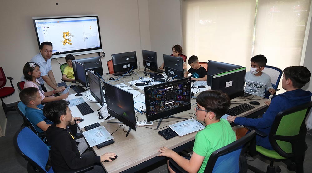 Çankaya Belediyesinin çocukları teknoloji ile buluşturmak için hizmete açtığı Çocuk
