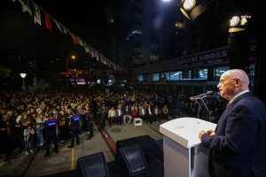 Yenimahalle’de 90’lar Festivali’nde Burak Kut Konseri