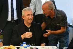 MANSUR YAVAS, ESNAF BULUSMALARINA KALE BOLGESI ILE DEVAM ETTI