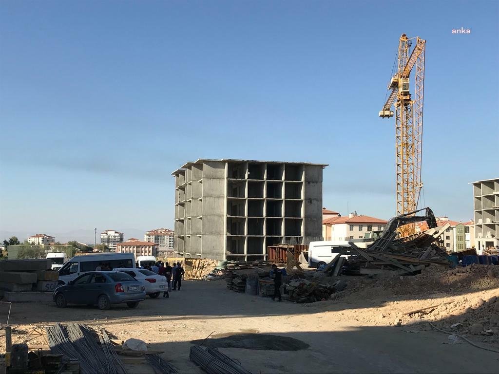 Malatya’da TOKİ inşaat şantiyesinde vinç devrilmesi sonucu meydana gelen kazada
