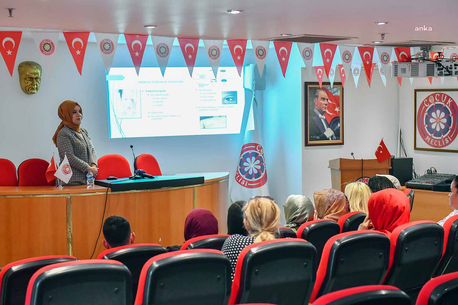 Ankara Büyükşehir’in Aile Eğitim Seminerlerinin Yedincisi Gerçekleşti Ankara Büyükşehir Belediyesi Sosyal Hizmetler Daire Başkanlığına bağlı Psikolojik Danışmanlık