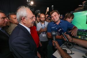 Kilicdaroglu’ndan ‘IHA ve SIHA’ Sorusuna Yanit: “Bizim Evlatlarimizin Yaptigi Basarilari Kim Golgelemek Isteyebilir? Bu Isi Getirip A Partisi-B Partisi Seklinde Yaparsaniz Yanlis Olur”