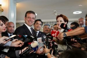 Meral Aksener, Ekrem Imamoglu'nu Ziyaret Etti: "Istanbul'a Yapilan, Yapilacak Hizmetlerin Engellenmesi Pahasina Cikarilan Zorluklar Var"