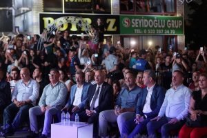 Yenimahalle’de 90’lar Festivali, Rafet El Roman Konseri Ile Basladi