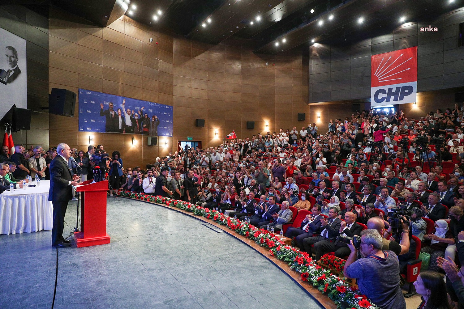 CHP Genel Başkanı Kemal Kılıçdaroğlu, Elazığ programı öncesinde kentteki reklam