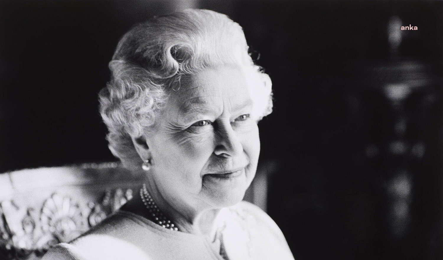 Buckingham Sarayı, İngiltere Kraliçesi 2. Elizabeth’in 96 yaşında hayatını kaybettiğini