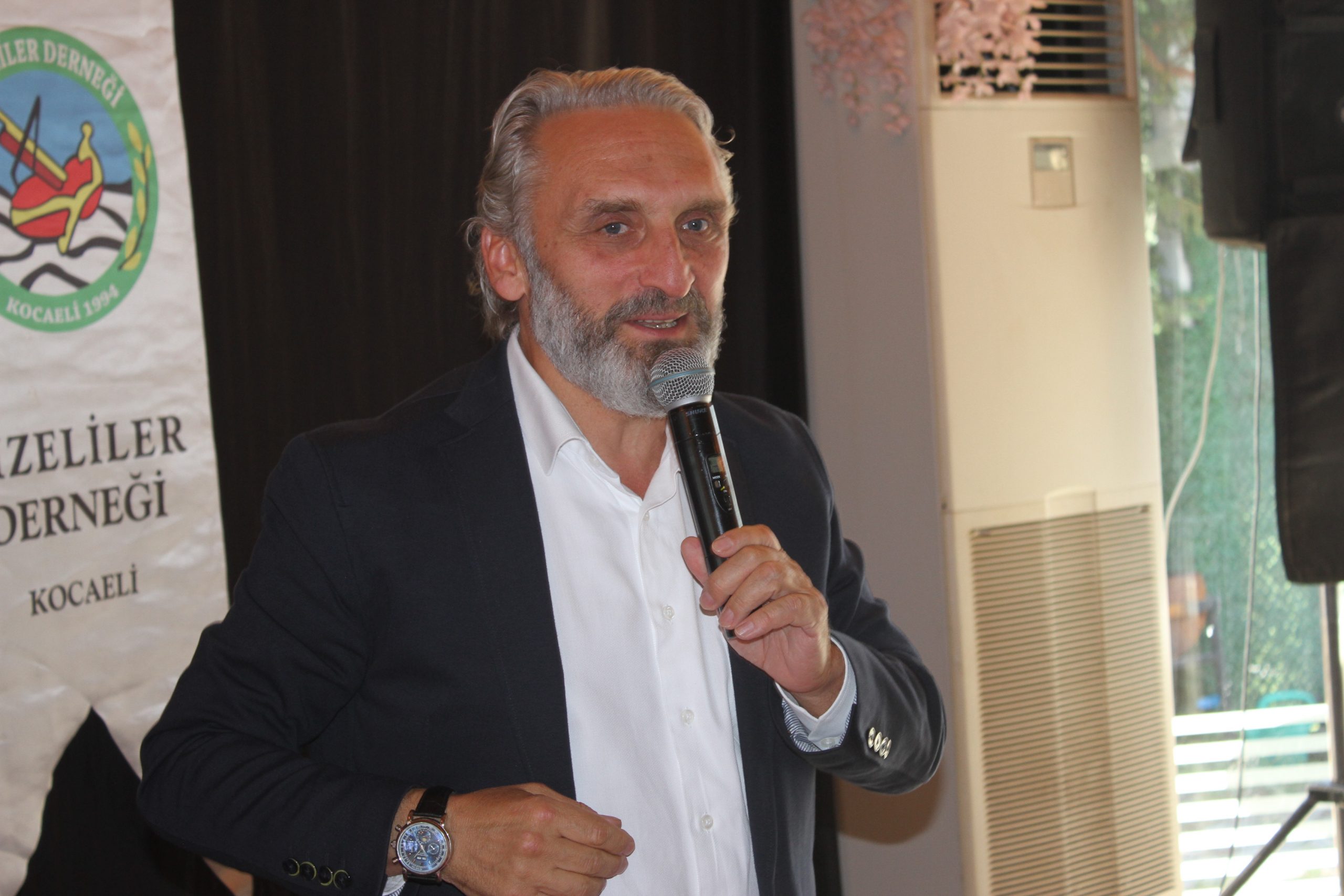 AKP İstanbul Milletvekili Ahmet Hamdi Çamlı, Kocaeli’ndeki Rizeli hemşerileriyle bir