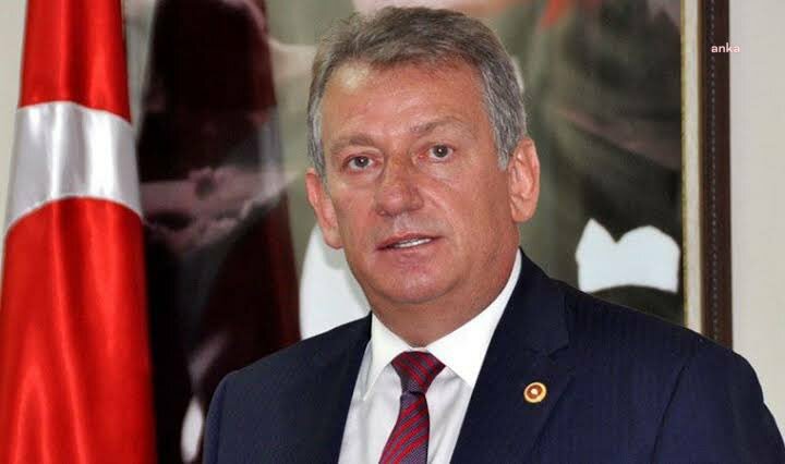 Avukat Ezgi Pekşen, eski CHP Trabzon milletvekili olan babası Haluk