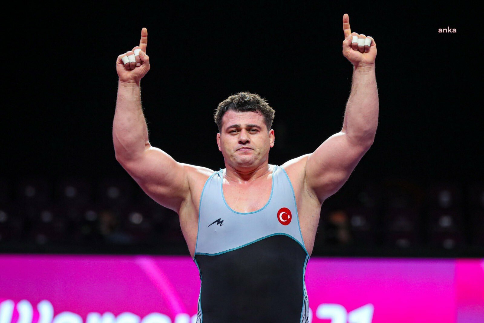 Sırbistan'da düzenlenen Dünya Güreş Şampiyonası'nda grekoromen stil 130 kg'da yarışan