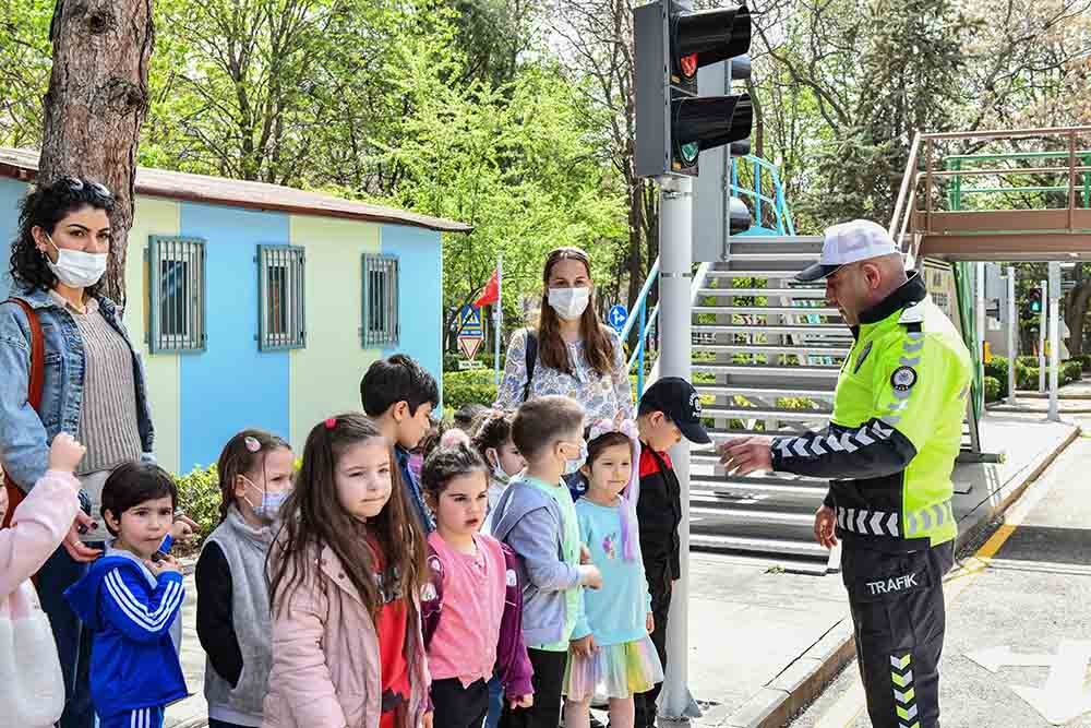 ‘Kurtuluş Parkı Trafik Eğitim Pisti’ni uzun aradan sonra yeniden hizmete
