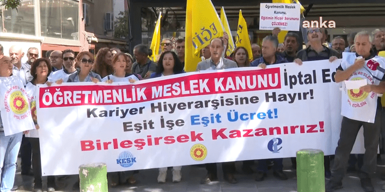 Eğitim-Sen Genel Sekreteri İkram Atabay, Öğretmenlik Meslek Kanunu’na ilişkin, “Bu