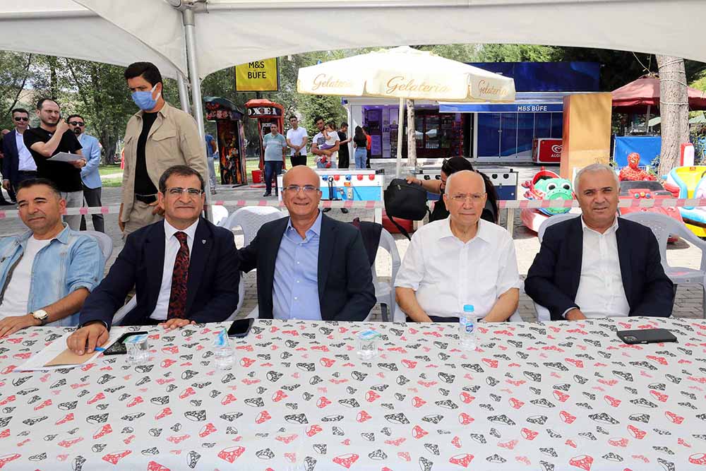 Yenimahalle Belediye Başkanı Fethi Yaşar, Yakacık Mesire Alanı’nda Karslıları ağırladı.