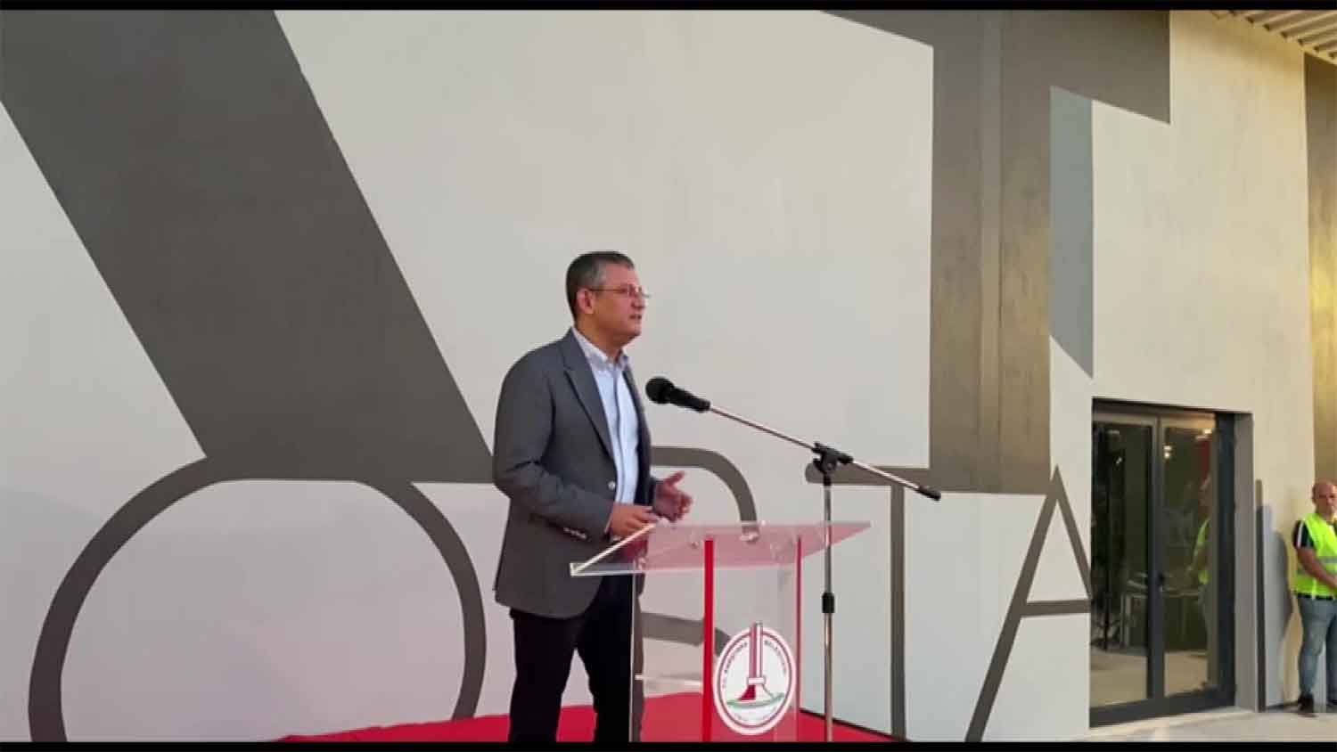 CHP Grup Başkanvekili Özgür Özel, İzmir Büyükşehir Belediye Başkanı Tunç