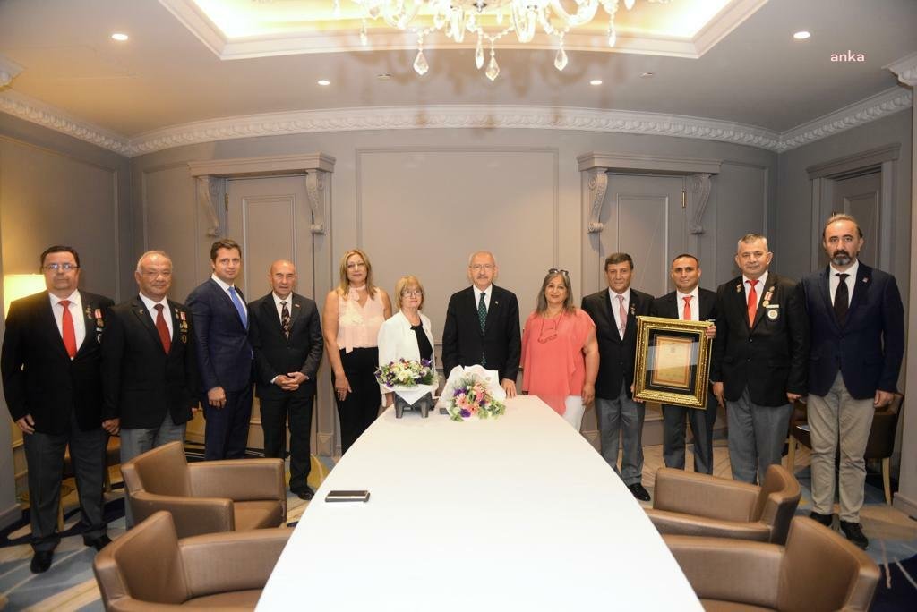 CHP Genel Başkanı Kemal Kılıçdaroğlu, İzmir'de Türkiye Harp Malulü Gazi