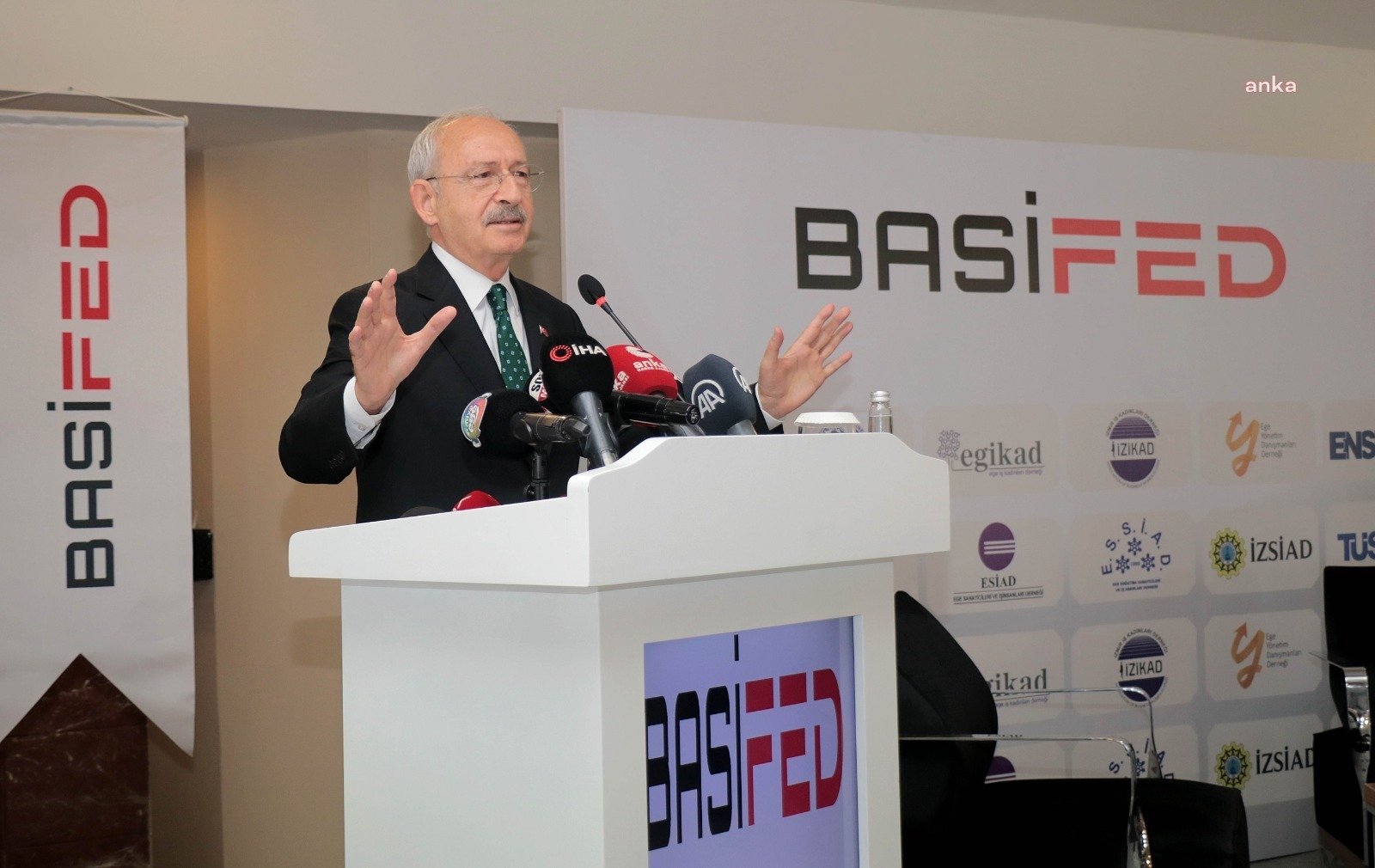 CHP Genel Başkanı Kemal Kılıçdaroğlu, İzmir'de iş insanlarına; "Sakın karamsar