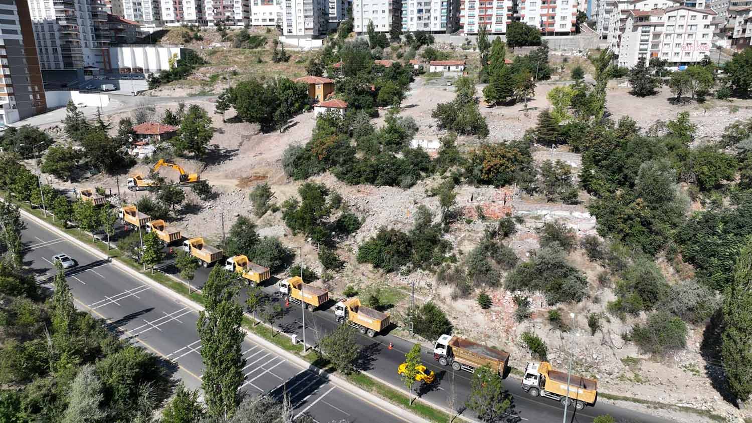 Ankara Büyükşehir, 15 Yılın Hasreti Sonlandırmak İçin Çalışıyor: Mamak Kentsel Dönüşüm Projesi Devam Ediyor Ankara Büyükşehir Belediyesi, 15 yıldır yuvalarından ayrı kalan hak sahiplerini
