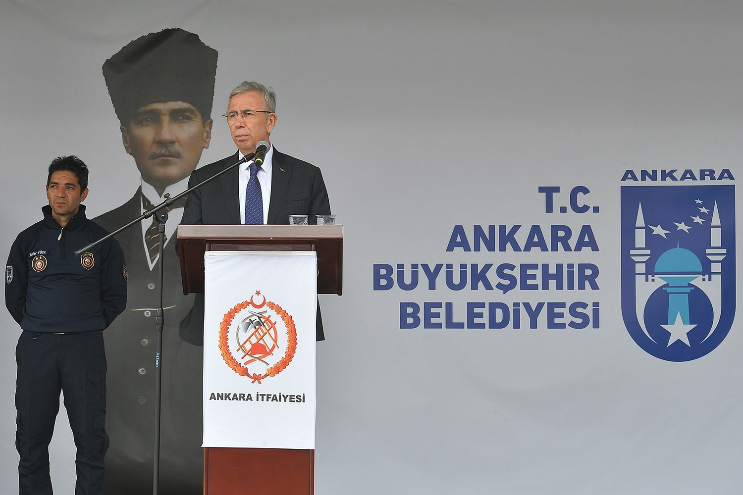 Ankara Büyükşehir Belediye Başkanı Mansur Yavaş, yeni göreve başlayan İtfaiye