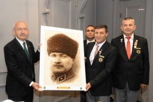 KILICDAROGLU, IZMIR'DE TURKIYE HARP MALULU SEHIT DUL VE YETIMLERI DERNEGI UYELERI ILE BIR ARAYA GELDI