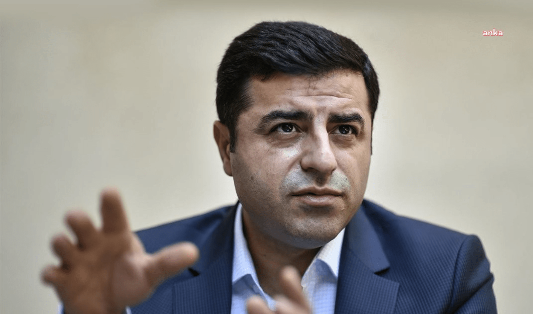 Selahattin Demirtaş: Emek ve Özgürlük İttifakı’nın Kararlı Yolcularına Üstün Başarılar Diliyorum, Yolumuz Açık Olsun Eski HDP Eş Genel Başkanı Selahattin Demirtaş, “Emek ve Özgürlük