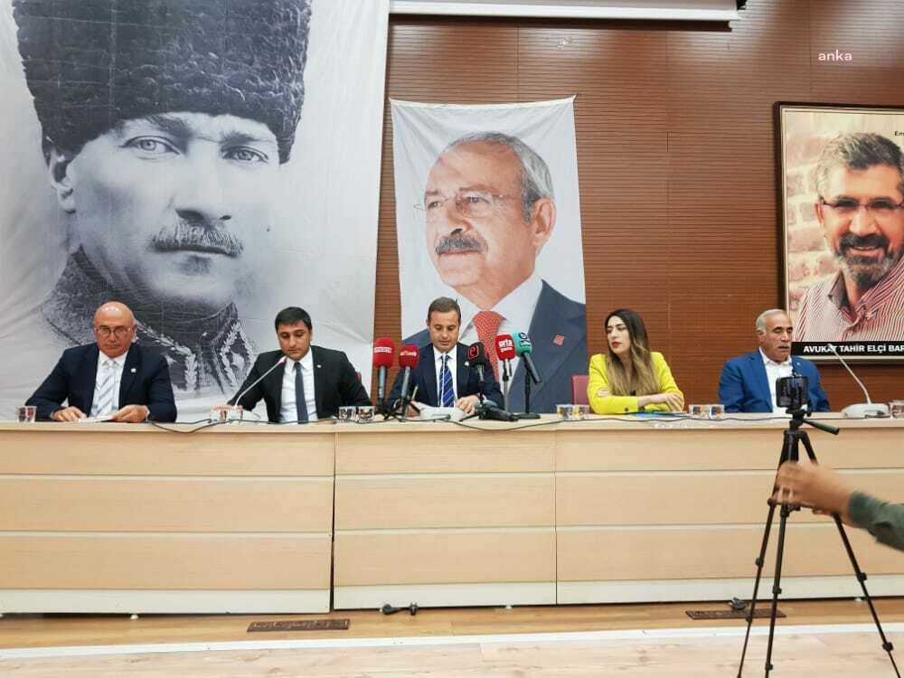 CHP Genel Başkan Yardımcısı Ahmet Akın başkanlığındaki CHP heyeti, çiftçilere