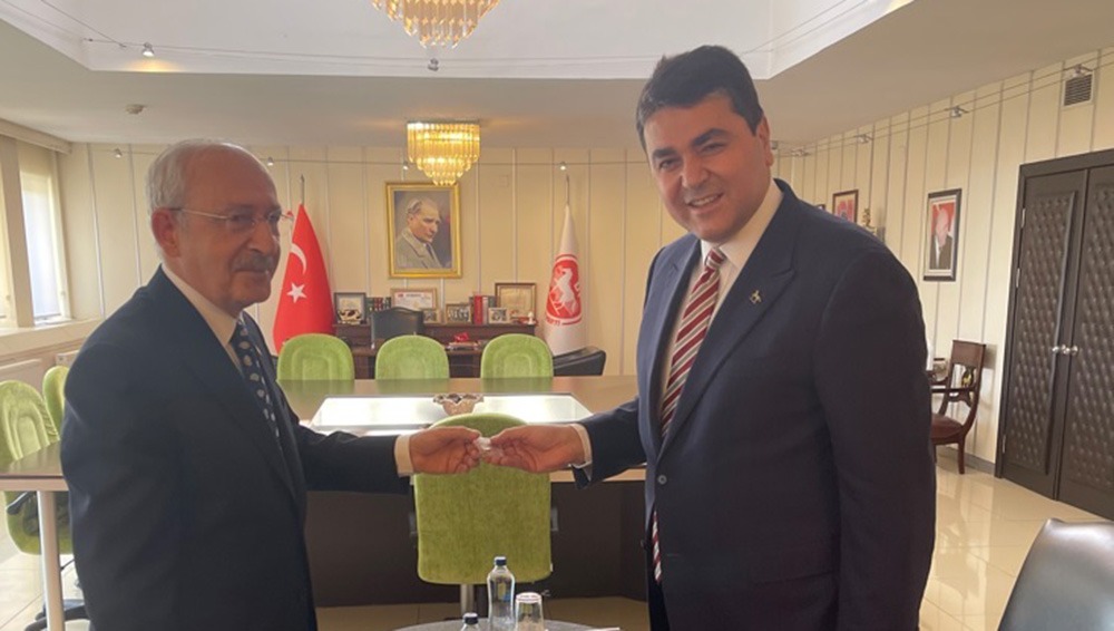 CHP Genel Başkanı Kılıçdaroğlu İle Demokrat Parti (DP) Genel Başkanı Uysal Bir Araya Geldi CHP Genel Başkanı Kemal Kılıçdaroğlu; ‘altılı masa’nın CHP ev sahipliğinde