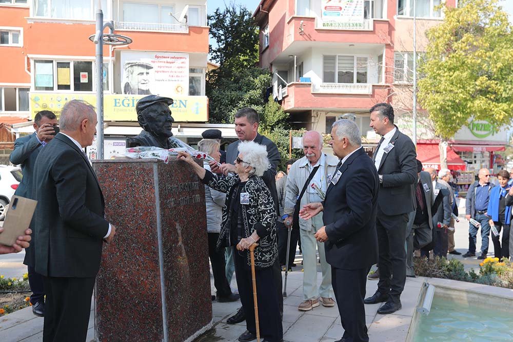 Yazar Fakir Baykurt, vefatının 23’üncü yıl dönümünde memleketi Burdur’da anıldı.