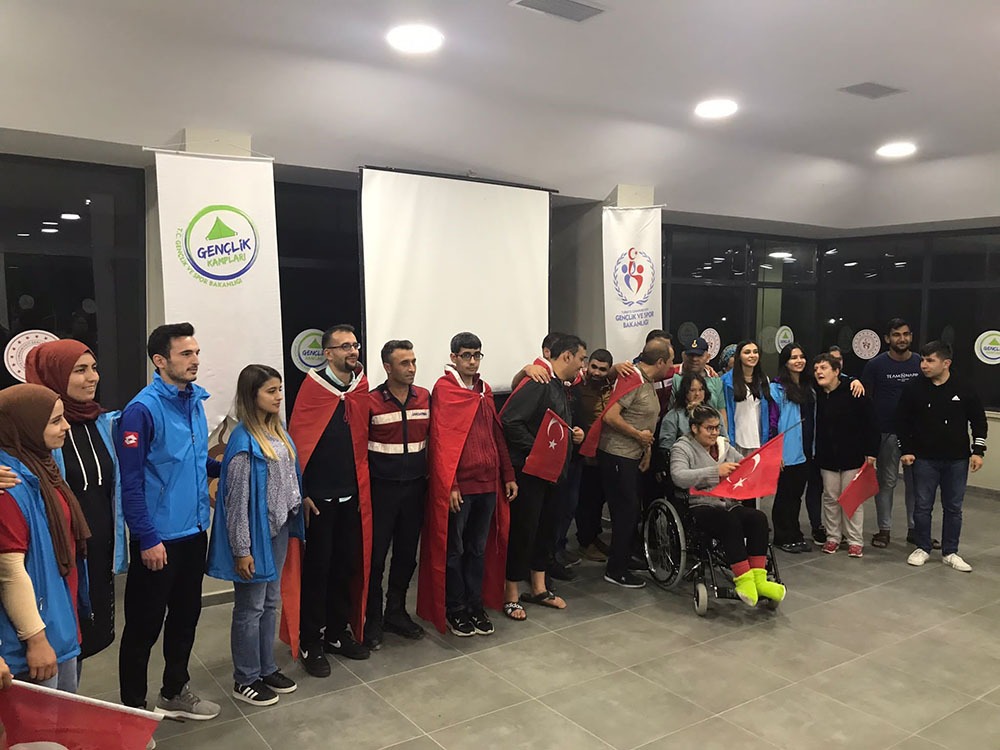 Keçiören Belediyesi Engelli Bireyleri Mersin Kampına Götürdü Keçiören Belediyesi Engelli Danışma Merkezi bünyesindeki 31 engelli birey ve