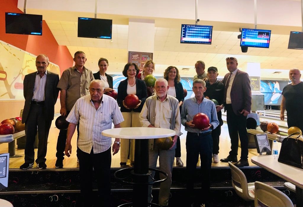 Keçiören Belediyesi Gönül Köşkü Huzurevi sakinleri için bowling etkinliği düzenlendi.