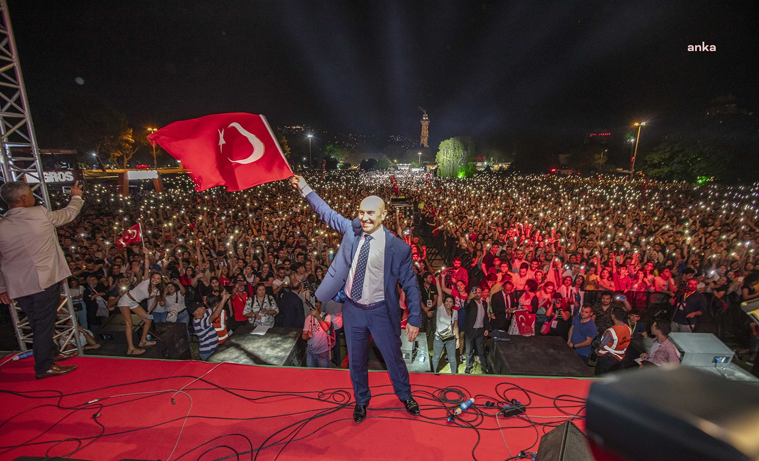 İzmir Büyükşehir Belediye Başkanı Tunç Soyer, Cumhuriyet’in 99. kuruluş yıl