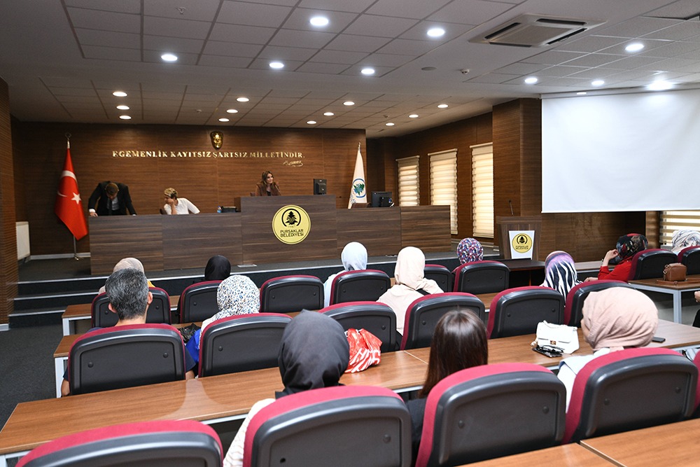 Pursaklar Belediye Başkanı Ertuğrul Çetin, göreve gelir gelmez hizmete açtığı