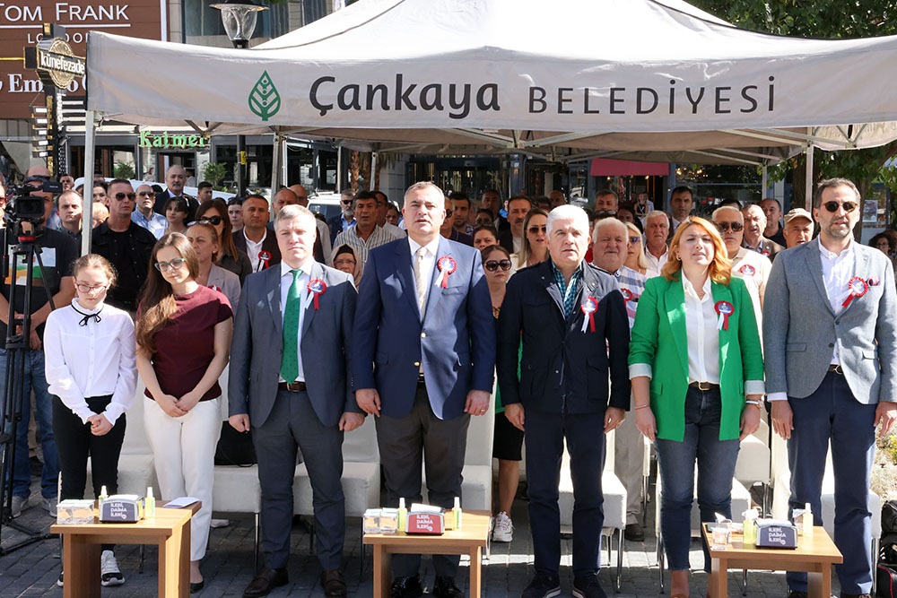 Alper Taşdelen: “Biz bugün bu parkı açarken savaşlar olmasın, insanlar