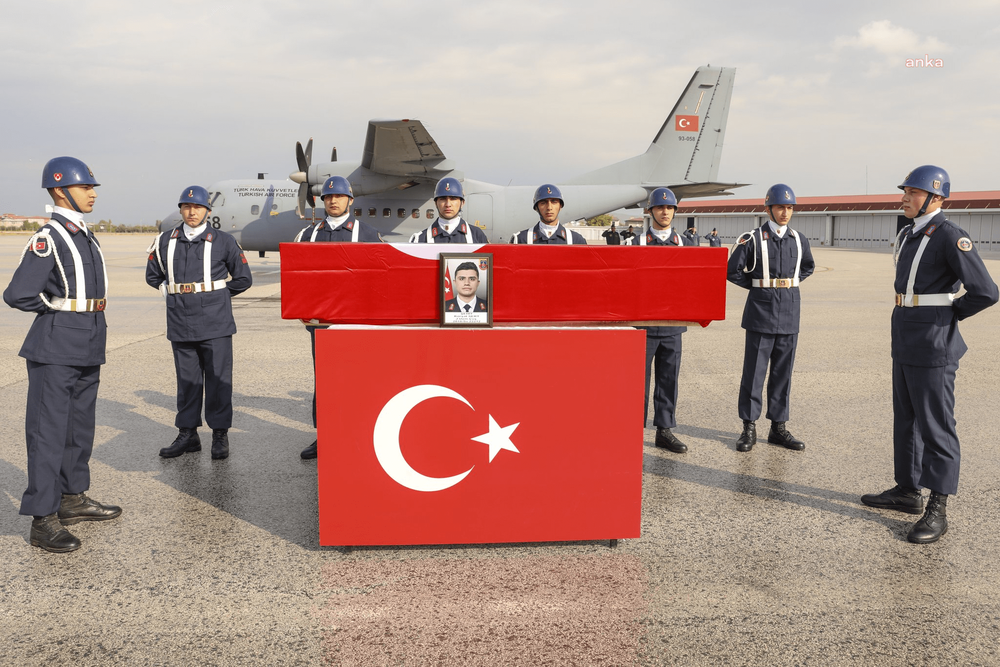 MSB: Uzman Çavuş Kürşat Sert Şehit Oldu Milli Savunma Bakanlığı (MSB), Jandarma Uzman Çavuş Kürşat Sert’in şehit