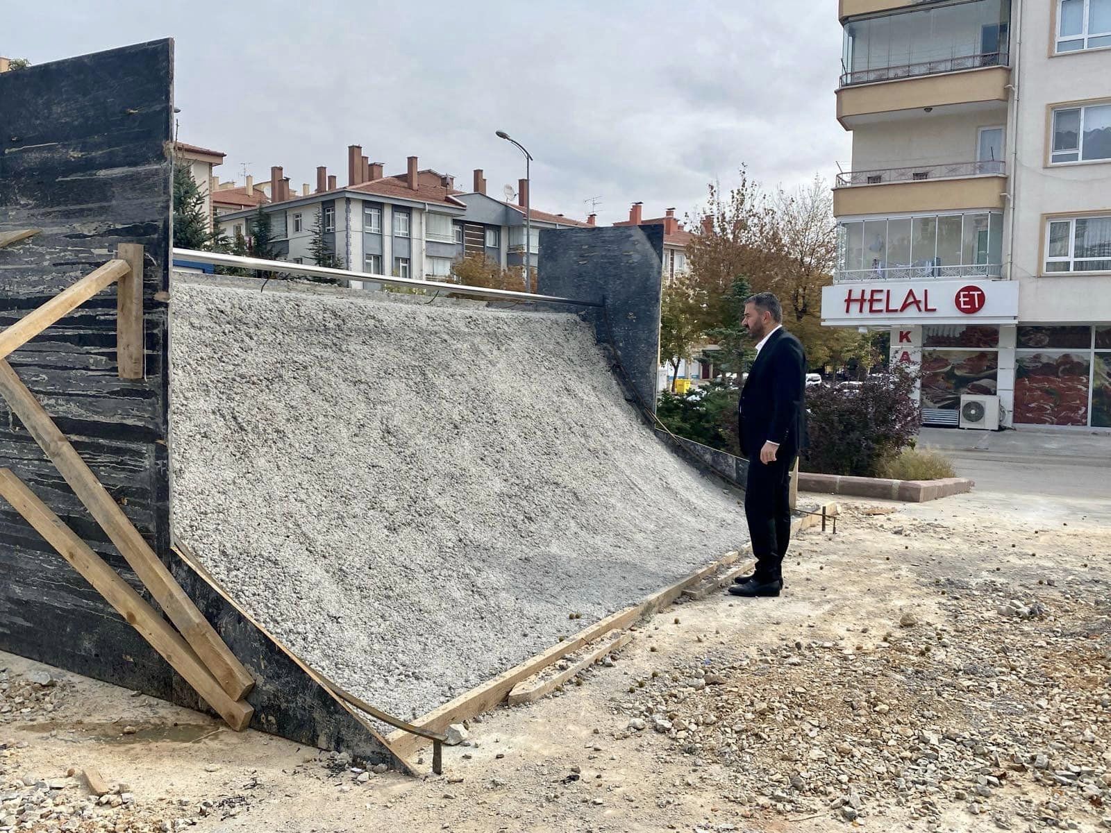 Gençlere yönelik sosyal, kültürel ve sportif yatırımları bir bir hayata