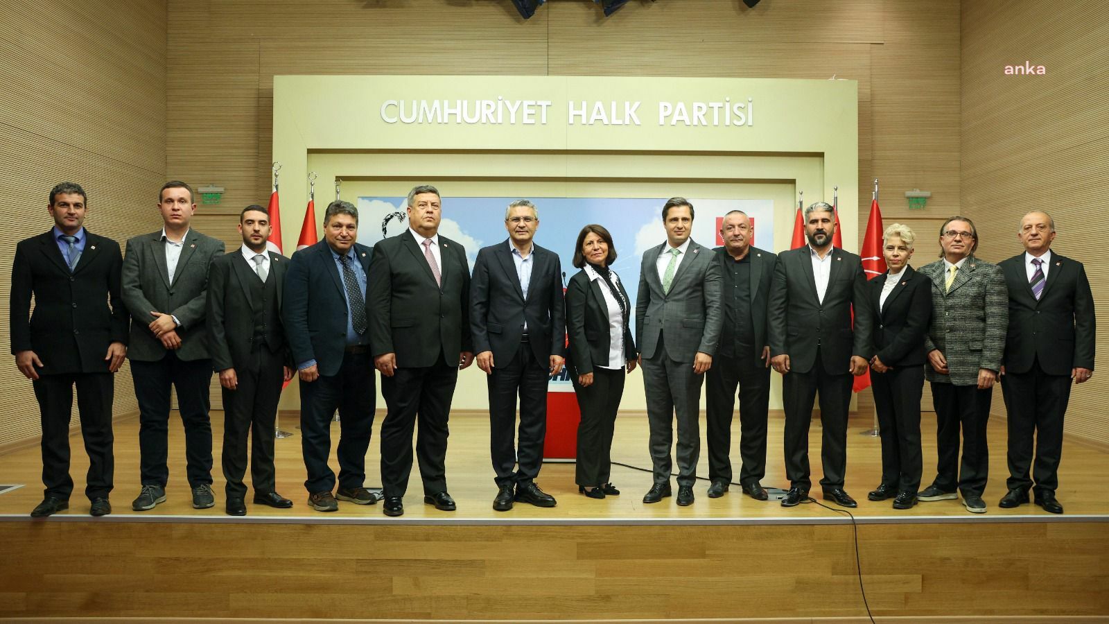 Türkiye Değişim Partisi’nden 11 eski İzmir il yöneticisi CHP’ye katıldı.