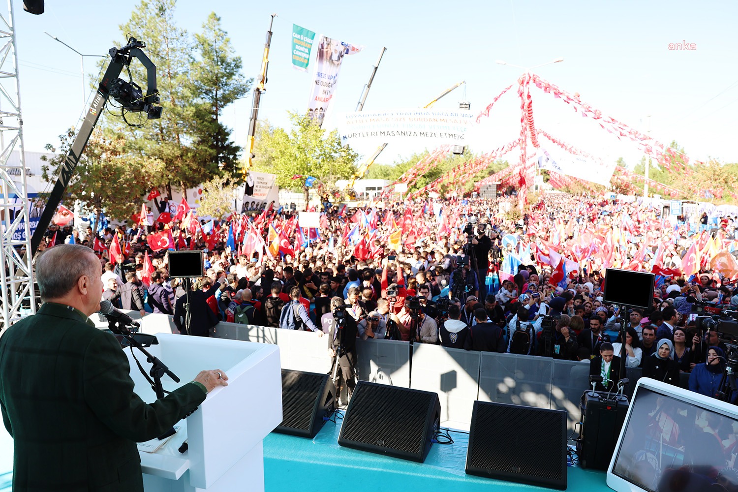 Diyarbakır'da konuşan Cumhurbaşkanı Recep Tayyip Erdoğan, halen cezaevinde tutulan HDP’nin
