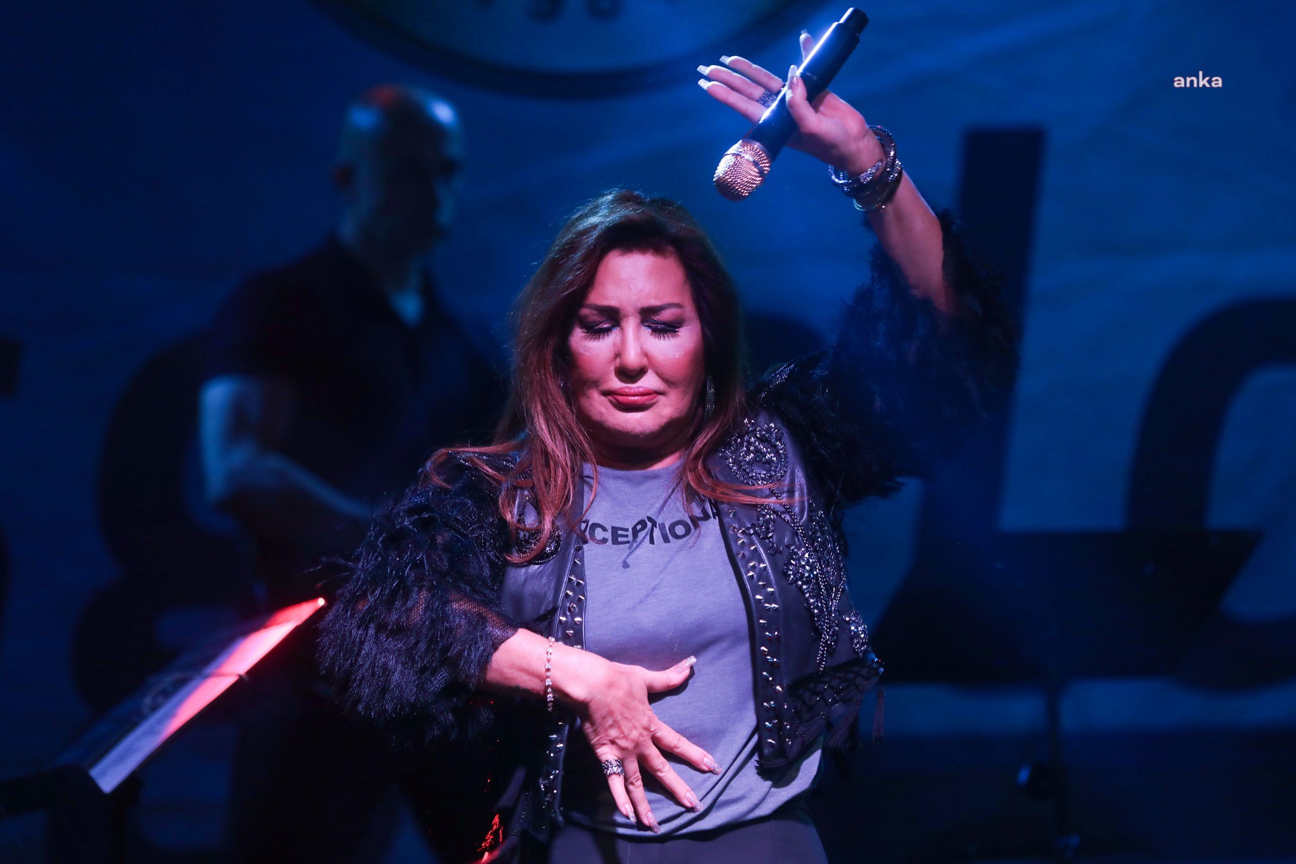 Yenimahalle Belediyesi’nin düzenlediği “90’lar Festivali” ünlü sanatçı Nükhet Duru ile