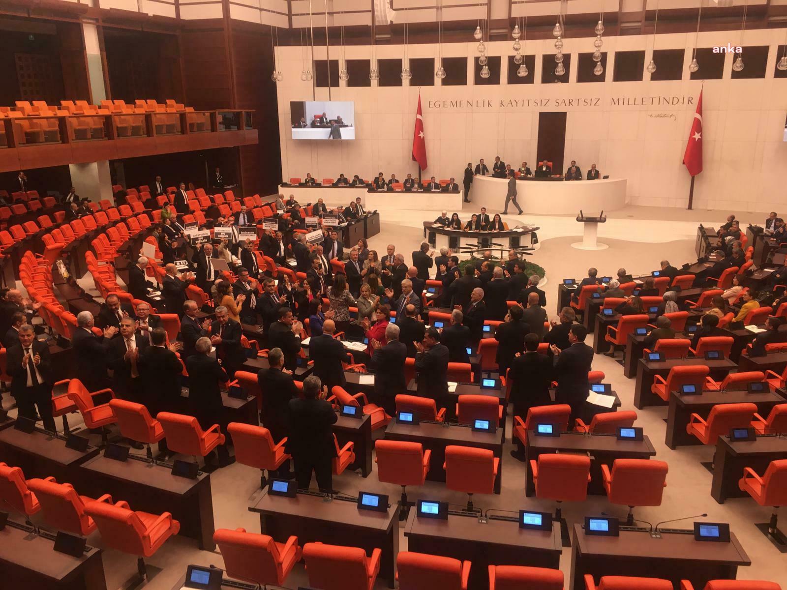 CHP milletvekilleri, ‘sansür yasası’ teklifinin gazetecilere ve sosyal medya kullanıcılarına