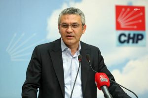 Turkiye Degisim Partisi’nden CHP'ye Katilan 11 Eski Izmir Il Yoneticisine Genel Merkezde Parti Rozetleri Takildi