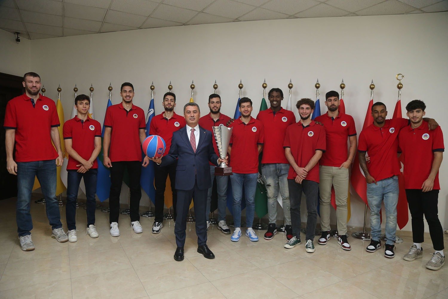 Gölbaşı Belediyesi TED Ankara KOLEJLİLER Basketbol Takımı ve yönetim kurulu