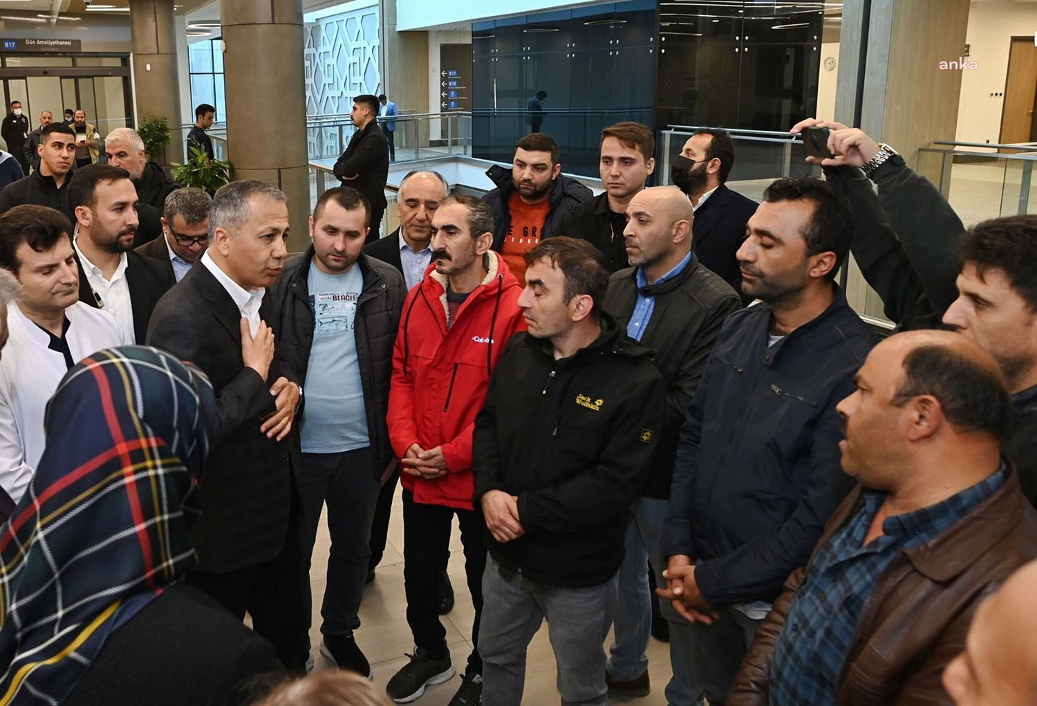 İstanbul Valisi Ali Yerlikaya, Bartın'ın Amasra ilçesindeki maden faciasında yaralanıp