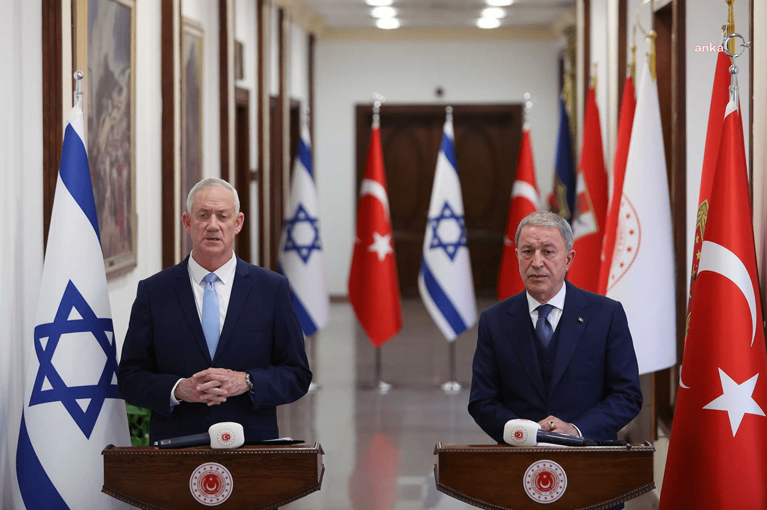 Milli Savunma Bakanı Hulusi Akar, İsrail Savunma Bakanı Benny Gantz