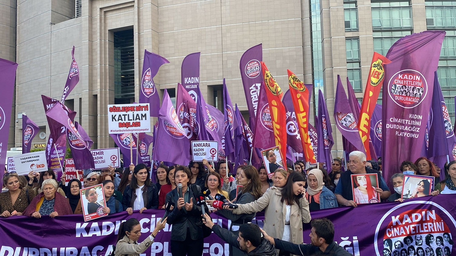 Kadın Cinayetlerini Durduracağız Platformu Derneği’ne açılan kapatma davasının ikinci duruşması