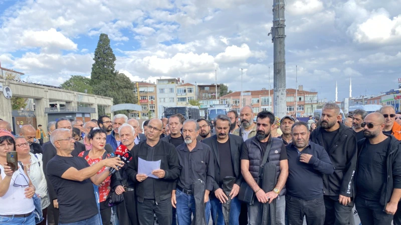 İstanbul’da Müzisyenler, Onur Şener’in Öldürülmesini Protesto Etti İstanbul’da Bakırköy Cumhuriyet Meydanı’nda bir araya gelen müzisyenler, meslektaşları Onur