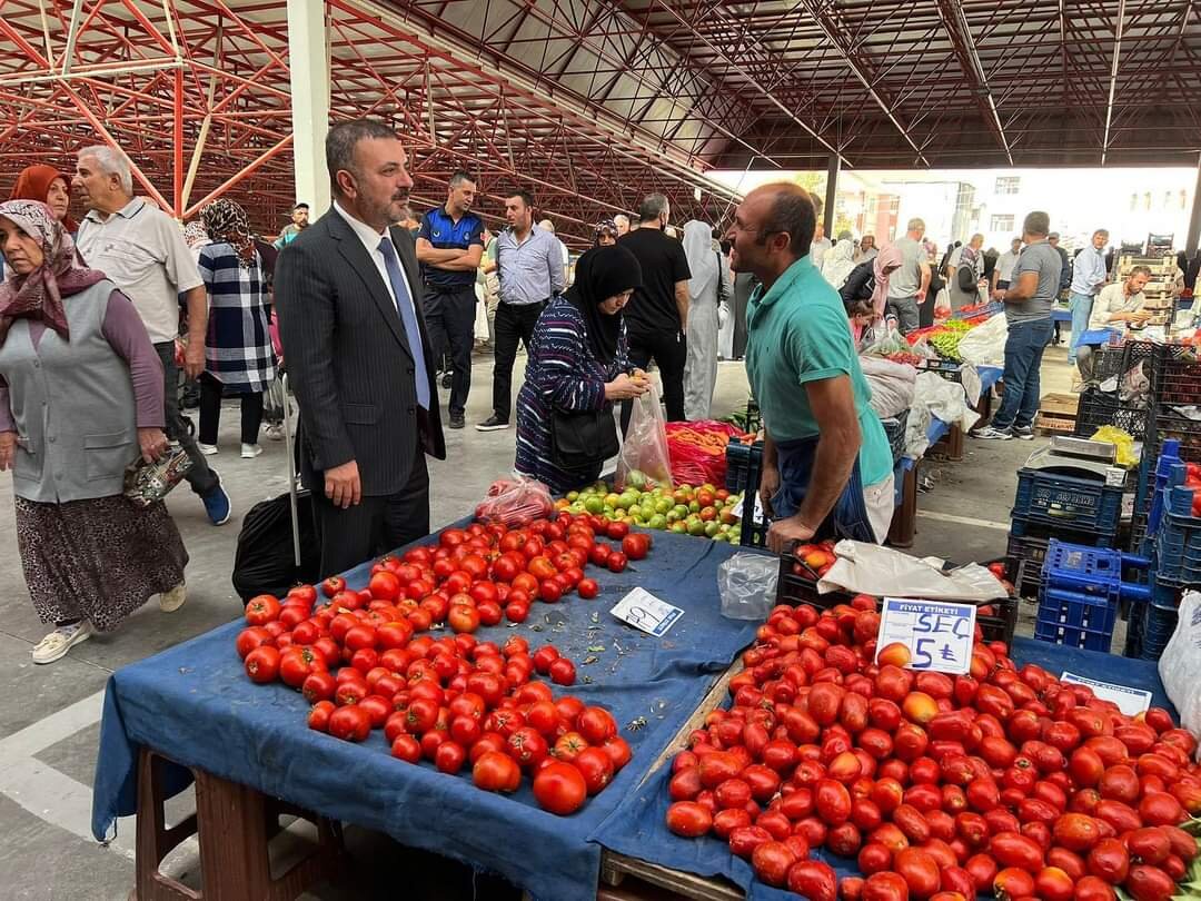 Sincan’da çiftçiler ürünlerini vatandaşlara doğrudan ulaştırıyor. İlçede uzun süredir hizmet