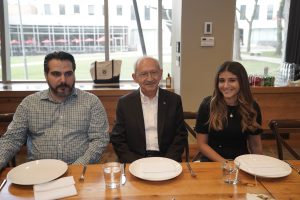 Kilicdaroglu ABD’de, Turk Ogrencilerle Bir Araya Geldi
