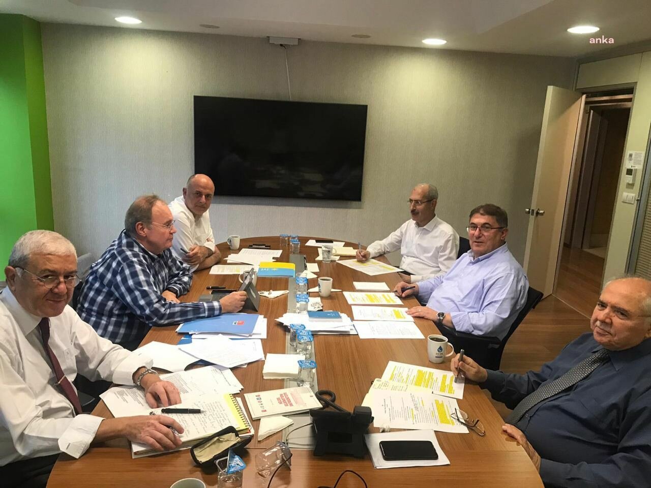 Altı siyasi parti genel başkanının, ortak politikalar üzerinde çalışmak üzere