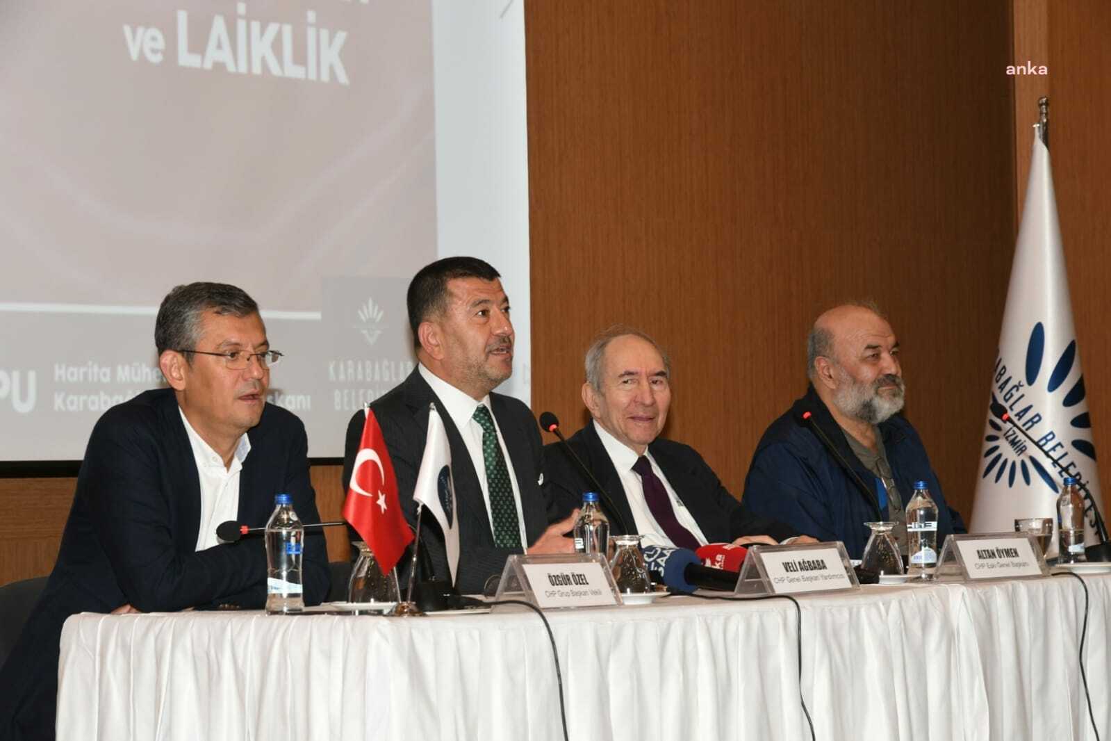 İzmir'de Karabağlar Belediyesi tarafından düzenlenen "100. Yıla Doğru Cumhuriyet ve