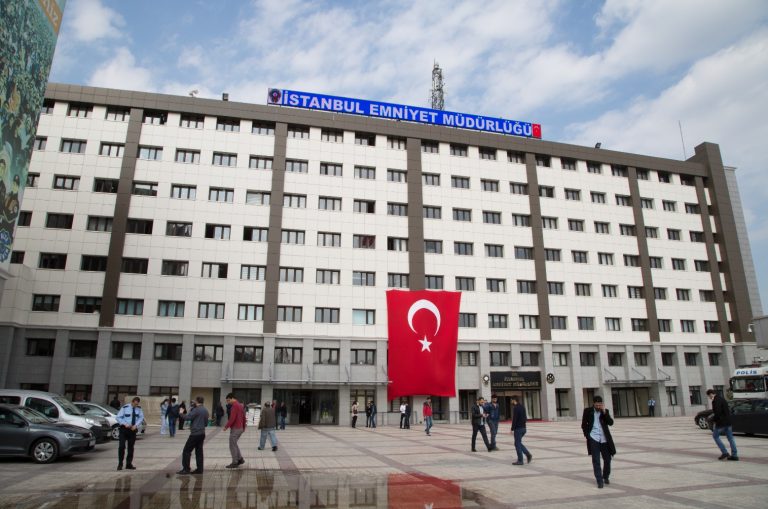 Polis memuru Enes Sayhan, İstanbul Emniyet Müdürlüğü Personel Şube Müdürlüğü'ndeki