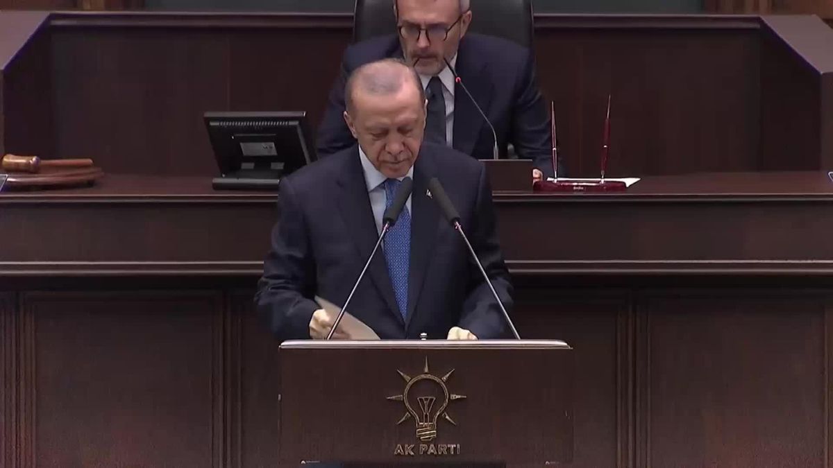 Cumhurbaşkanı Recep Tayyip Erdoğan, TBMM’de partisinin grup toplantısında, CHP’nin başörtüsü