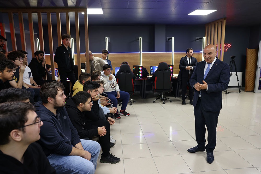 Keçiören Belediyesi Prof. Dr. Tunçalp Özgen Teknoloji Merkezi’nde (TEKNOMER) ‘Eğitim